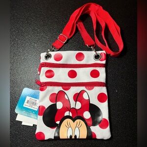 💕Minnie Passport Bag nwt